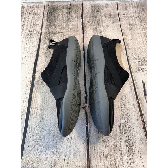 CROCS Women’s Black Swiftwater Cross-Strap Static Slip-Ons / Size: W8 - Picture 5 of 10